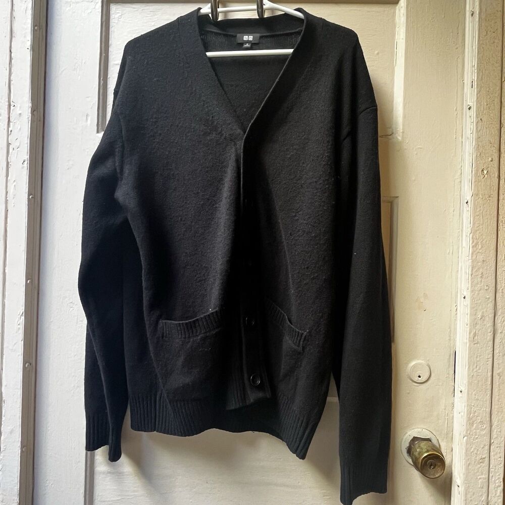 Uniqlo Black Cardigan Sz M Wool V Neck Academia Minimalist Classic 90s Academic